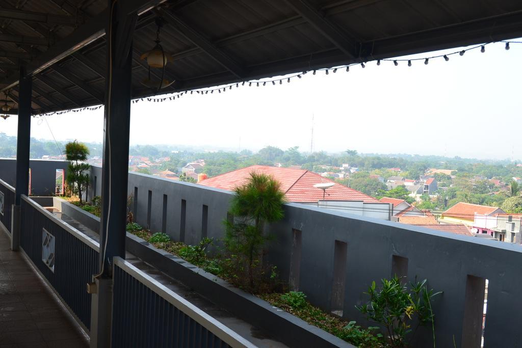 Hotel Khalista Purwakarta Extérieur photo