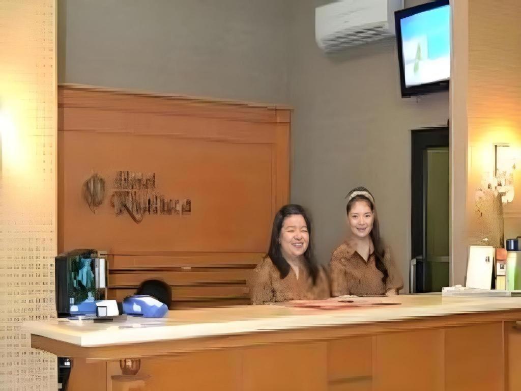 Hotel Khalista Purwakarta Extérieur photo
