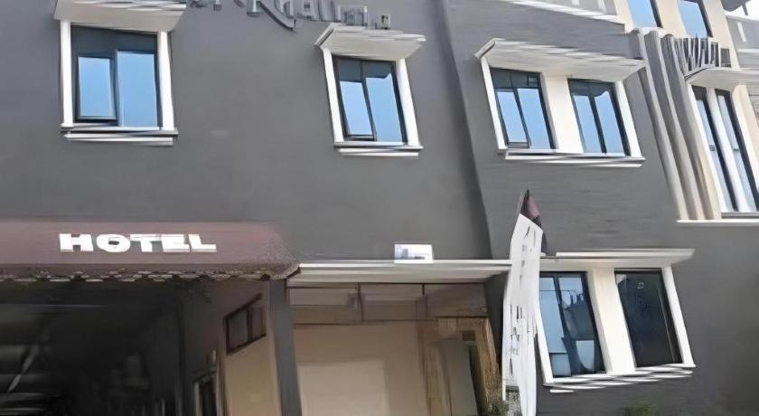Hotel Khalista Purwakarta Extérieur photo
