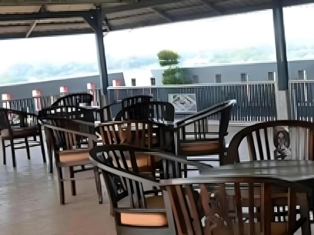 Hotel Khalista Purwakarta Extérieur photo