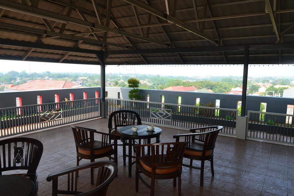 Hotel Khalista Purwakarta Extérieur photo